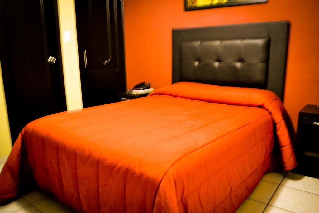 Hotel Villa Cahita Los Mochis Extérieur photo